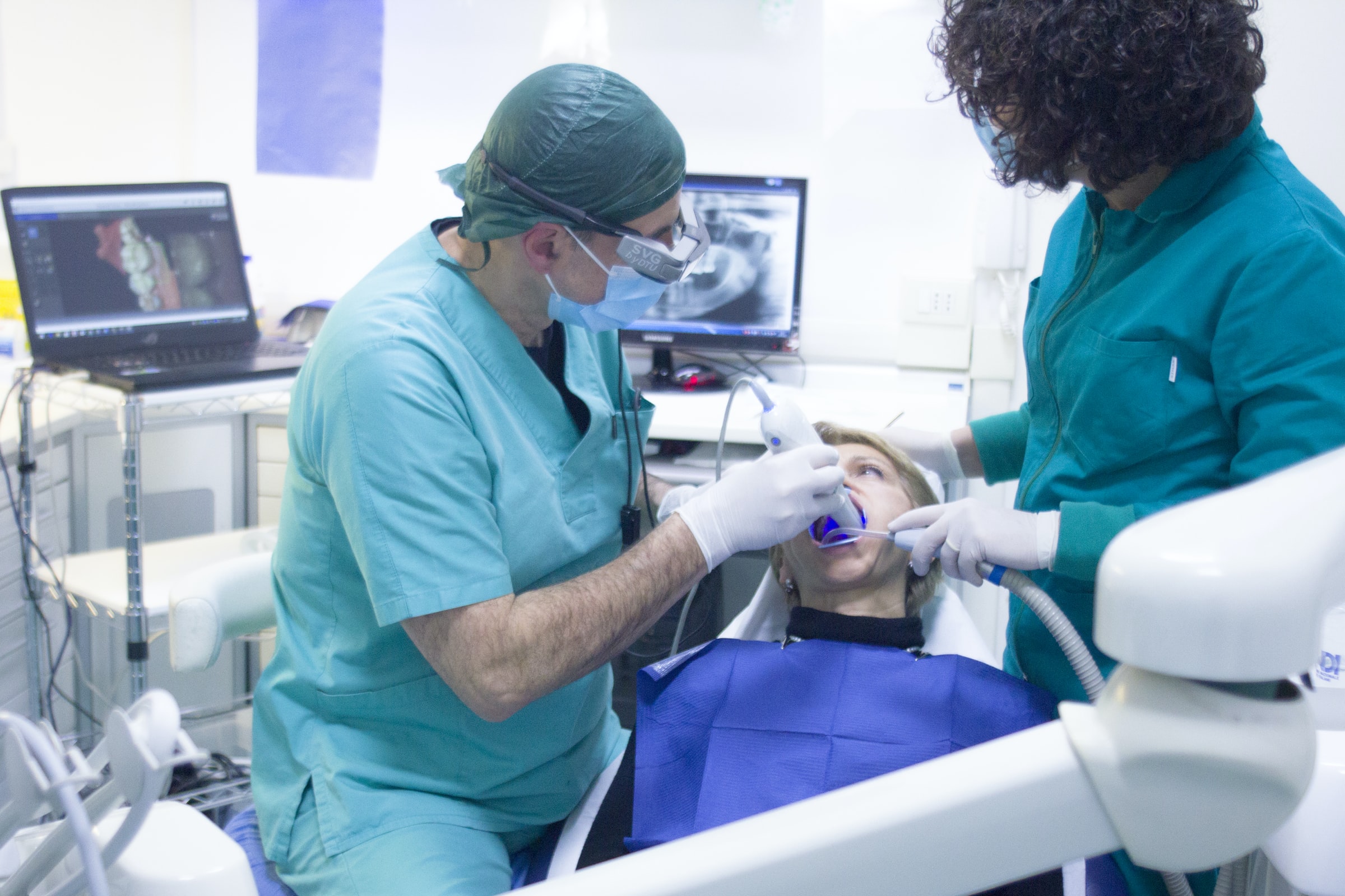 14-pros-and-cons-of-being-a-dental-assistant